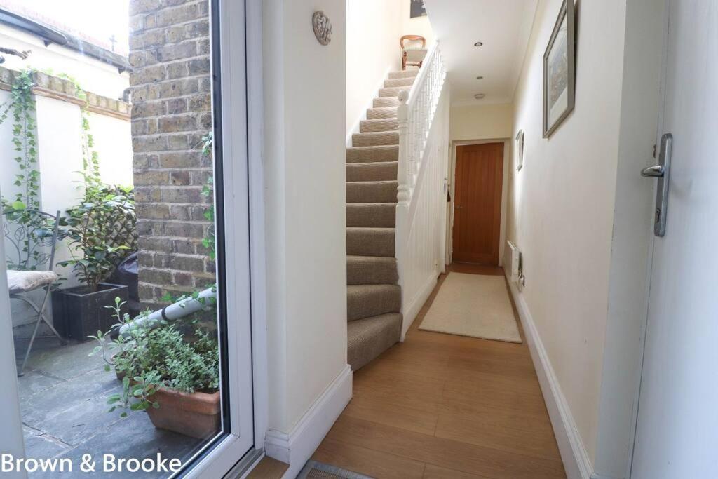 Stylish & Spacious 3 Bed Victorian House Sleeps Up To 7 - Near O2, Museums, Excel, Mazehill Station 12 Mins Direct Into London Bridge Villa Екстериор снимка