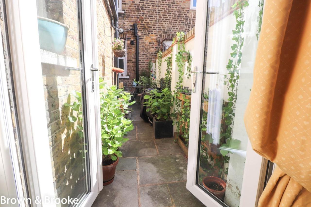 Stylish & Spacious 3 Bed Victorian House Sleeps Up To 7 - Near O2, Museums, Excel, Mazehill Station 12 Mins Direct Into London Bridge Villa Екстериор снимка