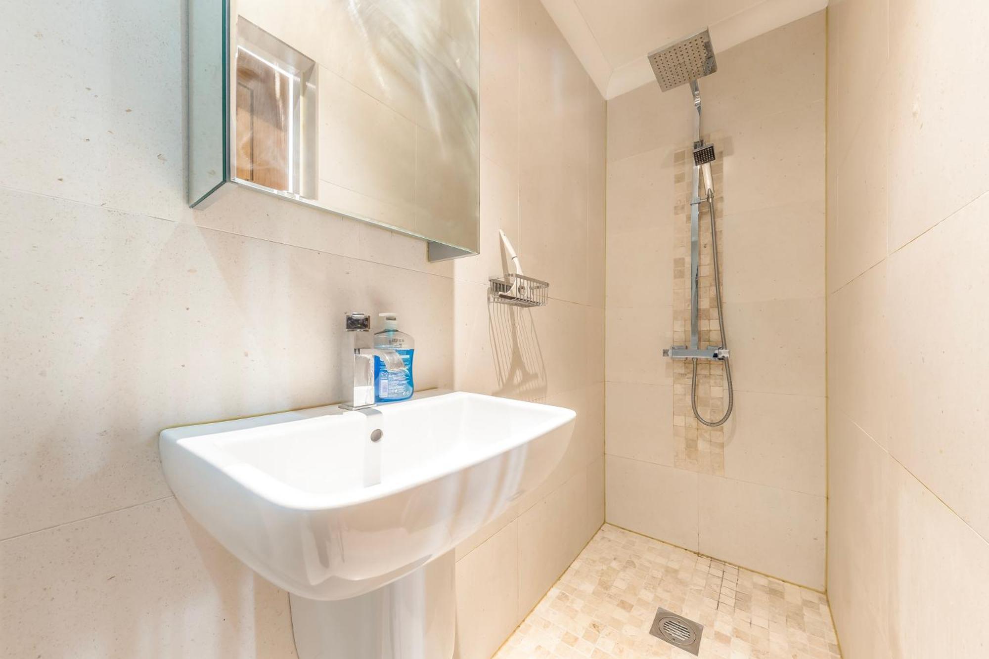 Stylish & Spacious 3 Bed Victorian House Sleeps Up To 7 - Near O2, Museums, Excel, Mazehill Station 12 Mins Direct Into London Bridge Villa Екстериор снимка